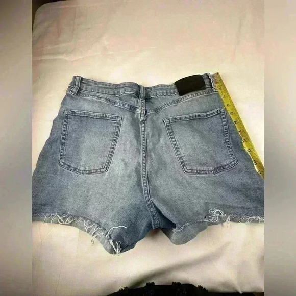 DKNY Jeans Kent High Rise Shorts (Size 31) - Picture 7 of 7